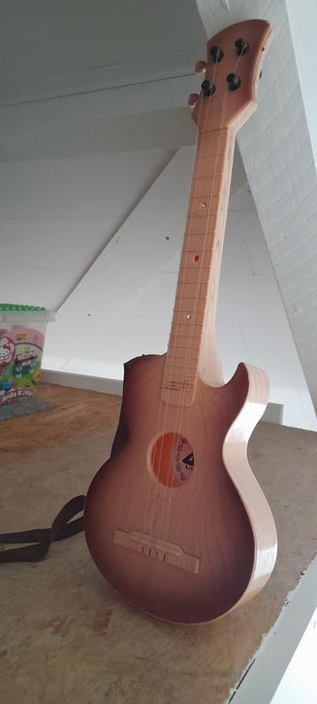 Speelgoed gitaar beschikbaar voor biedingen