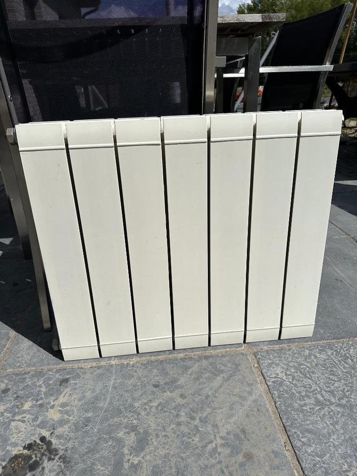 Aluminium chauffages alutherm spaceline, Doe-het-zelf en Bouw, Verwarming en Radiatoren, Gebruikt, Radiator, 800 watt of meer