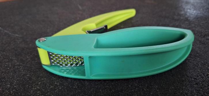 Knoflookpers Tupperware, Huis en Inrichting, Keuken | Tupperware, Zo goed als nieuw, Groen, Ophalen of Verzenden