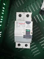 Vynckier Diff‑O‑Jump 40 A 2P 300 mA differentieelschakelaar., Ophalen, Zo goed als nieuw