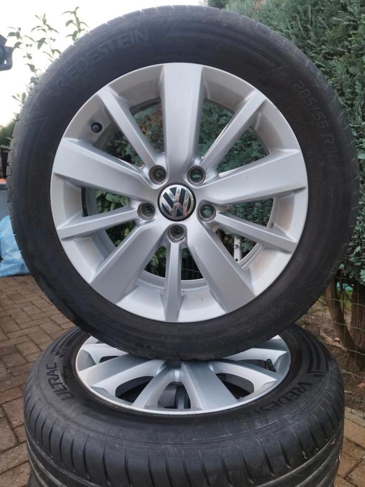 Zomerbanden 205/55/R16 met originele Volkswagen velgen 5X112, Auto-onderdelen, Banden en Velgen, Band(en), Zomerbanden, 16 inch