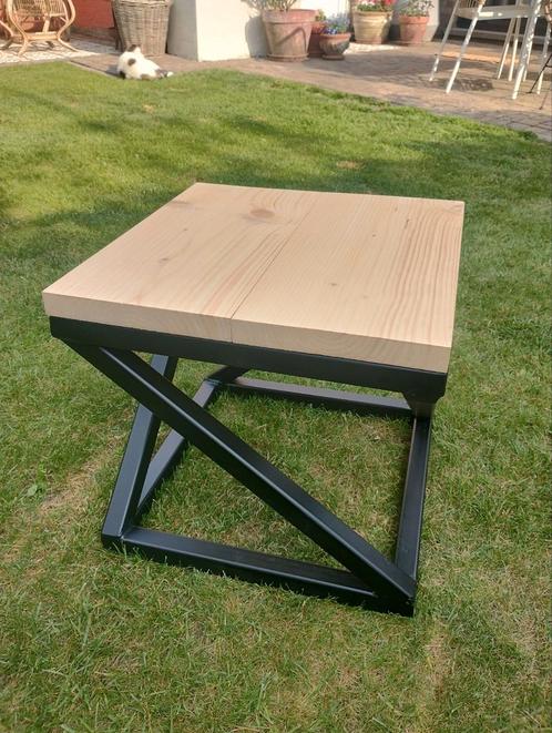 Stalen Industriële bijzettafel, Huis en Inrichting, Tafels | Bijzettafels, Nieuw, Vierkant, Minder dan 45 cm, Minder dan 55 cm