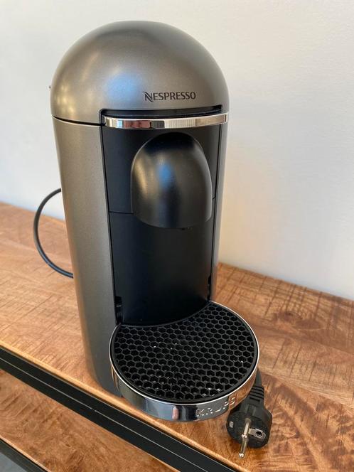 Nespresso Vertuo Plus Deluxe Round Top Titane, Electroménager, Cafetières, Comme neuf