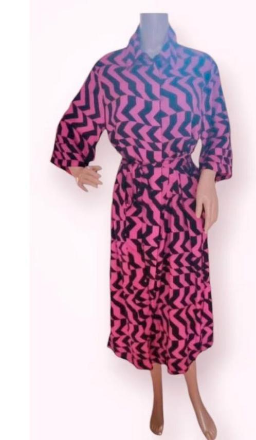 ✨ FIFTH HOUSE — Prachtige Roze-Zwarte Jurk met Zakken✨

Op, Kleding | Dames, Jurken, Nieuw, Maat 38/40 (M), Roze, Onder de knie
