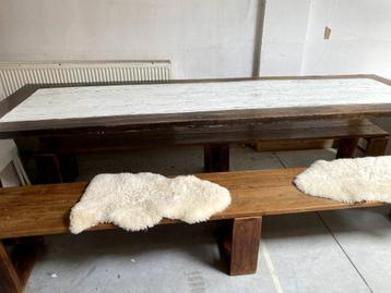 XL eettafel in tropical wood met bijhorende banken beschikbaar voor biedingen