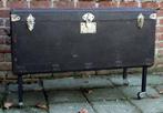 Koffer of kastje gemaakt van oldtimer autokoffer., Ophalen