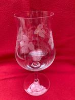 Groot gegraveerd wijnglas, Huis en Inrichting, Ophalen of Verzenden, Zo goed als nieuw, Glas, Glas of Glazen