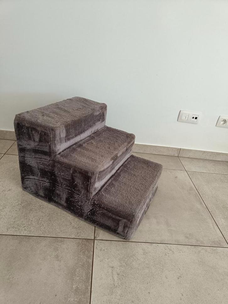 Hondentrapje, Dieren en Toebehoren, Hondenmanden, Zo goed als nieuw, Ophalen