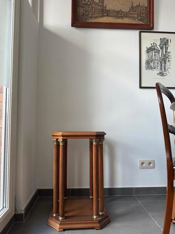 Prachtige bijzettafel neoklasieke stijl beschikbaar voor biedingen