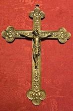 Crucifix en métal, Enlèvement, Utilisé