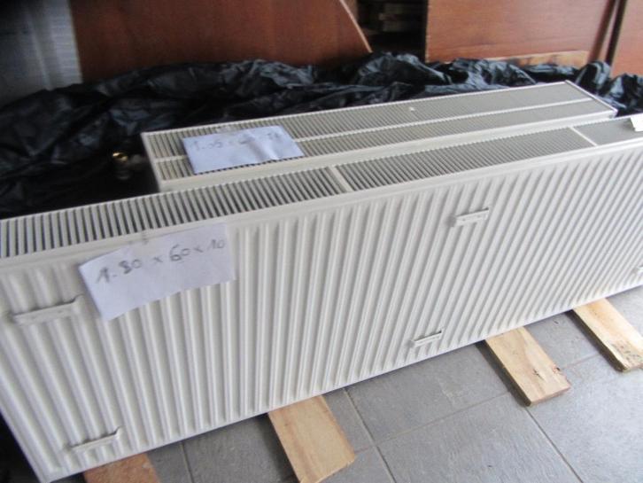 Super Nice de 2 radiateurs Delonghi 1,80 + 1,05 x 60 cm, Bricolage & Construction, Chauffage & Radiateurs, Enlèvement ou Envoi