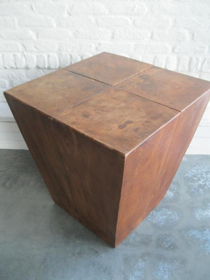 Table d'appoint en bois dur Suar, Maison & Meubles, Tables | Tables d'appoint, Utilisé, Carré, 45 à 60 cm, Enlèvement