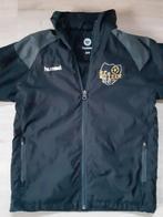 Regenjas of voetbaltrui club KFC Muizen maat 128 of 140, Enfants & Bébés, Vêtements enfant | Taille 128, Enlèvement ou Envoi, Comme neuf