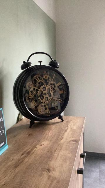 Klok vintagelook beschikbaar voor biedingen