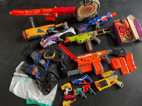 Lot Nerf: 12 geweren, vestjes, brillen, etc, Kinderen en Baby's, Speelgoed | Actiefiguren, Ophalen