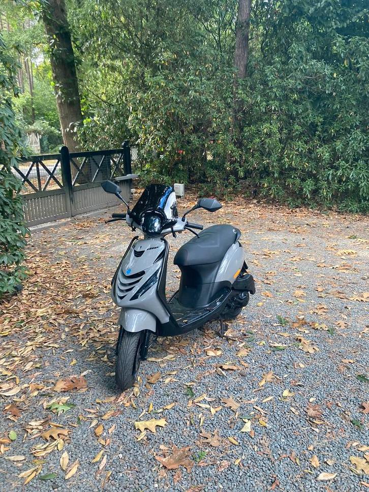 Nardo grey piaggio zip 50cc 4t B-klasse, Fietsen en Brommers, Scooters | Piaggio, Zo goed als nieuw, Zip, Klasse B (45 km/u), Benzine