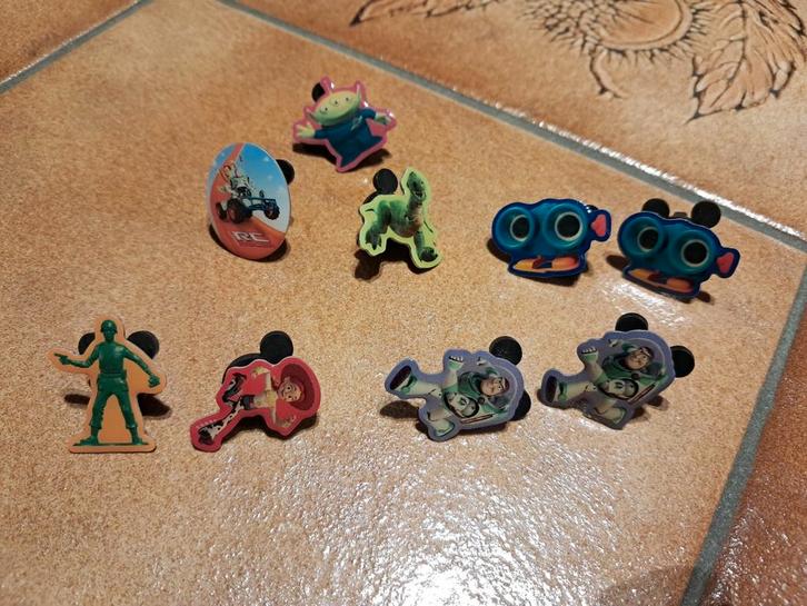 Disney Pixar Toy Story speldjes, set van 9, Verzamelen, Speldjes, Pins en Buttons, Zo goed als nieuw, Speldje of Pin, Overige onderwerpen