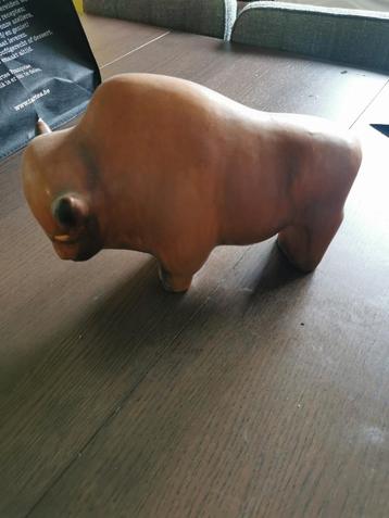 Vintage Ruscha bizon beeld beschikbaar voor biedingen