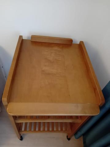 Commode + matras + hoezen beschikbaar voor biedingen
