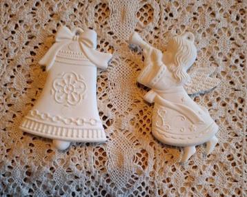 2 Vintage witte kunststof kersthanger, engel, bel  KERST beschikbaar voor biedingen