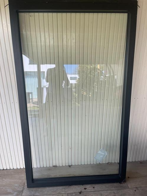 Reynaers aluminium super isolerend vast raamkozijn met glas, Doe-het-zelf en Bouw, Raamkozijnen en Schuifdeuren, Nieuw, Raamkozijn