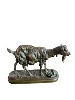 Chèvre en bronze patine verte et son chevreau ., Enlèvement, Bronze