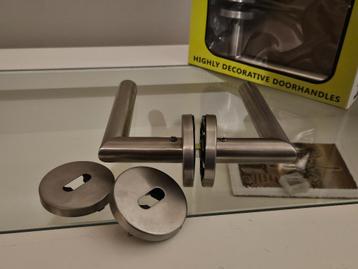 2 Inox deurklinken met slot beschikbaar voor biedingen