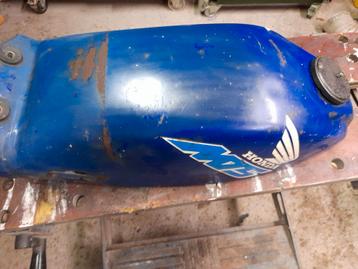 Honda mt5 benzine tank . Geen berichten van valse profielen beschikbaar voor biedingen