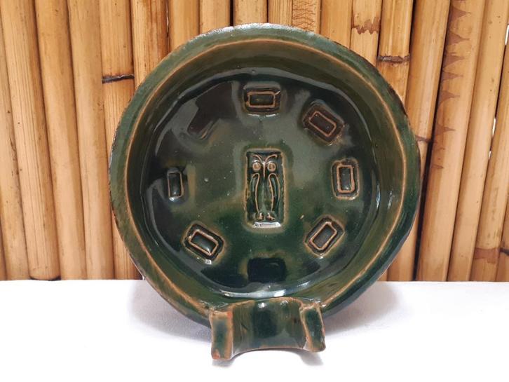 Vintage 1960 ronde groene asbak met uilmotief, keramiek, Verzamelen, Rookartikelen, Aanstekers en Luciferdoosjes, Gebruikt, Asbak