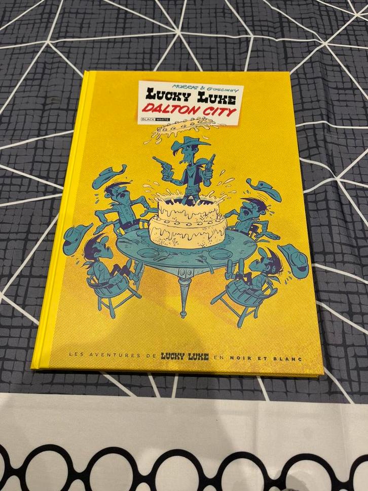 Lucky Luke Dalton City stempel + boekenplaat zwart wit negen, Boeken, Stripverhalen, Nieuw, Ophalen