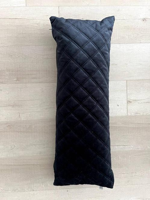 Zwart kussen, Huis en Inrichting, Woonaccessoires | Kussens, Nieuw, Zwart, Rechthoekig, Ophalen