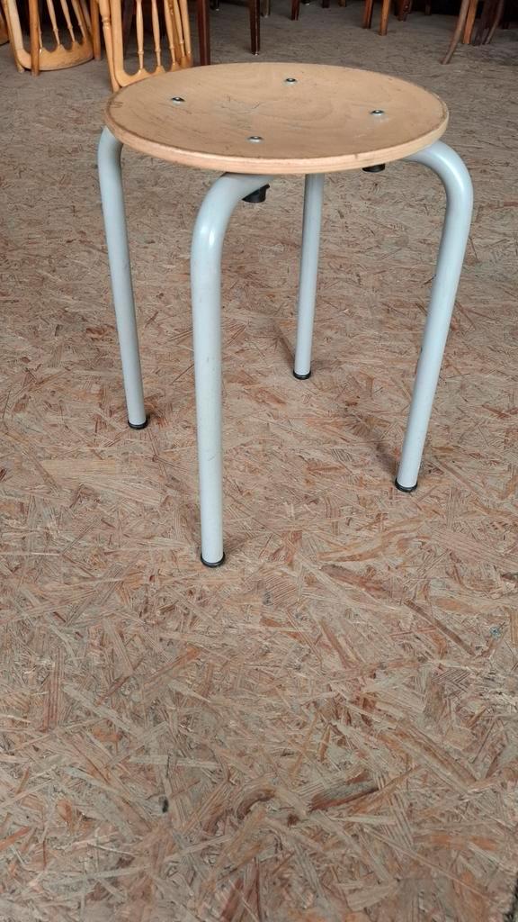 70 schoolkrukjes vintage plywood bijzet horeca kruk partij!, Huis en Inrichting, Krukjes, Zo goed als nieuw, Hout, Ophalen of Verzenden