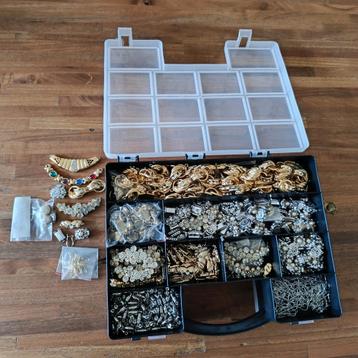 Set van 2 opbergdozen met juwelenonderdelen beschikbaar voor biedingen