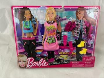 Barbie Fashion Gift Set  3 trendy outfits dresses Nieuw beschikbaar voor biedingen