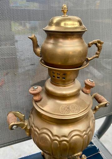 Heel oude kleine samovar beschikbaar voor biedingen