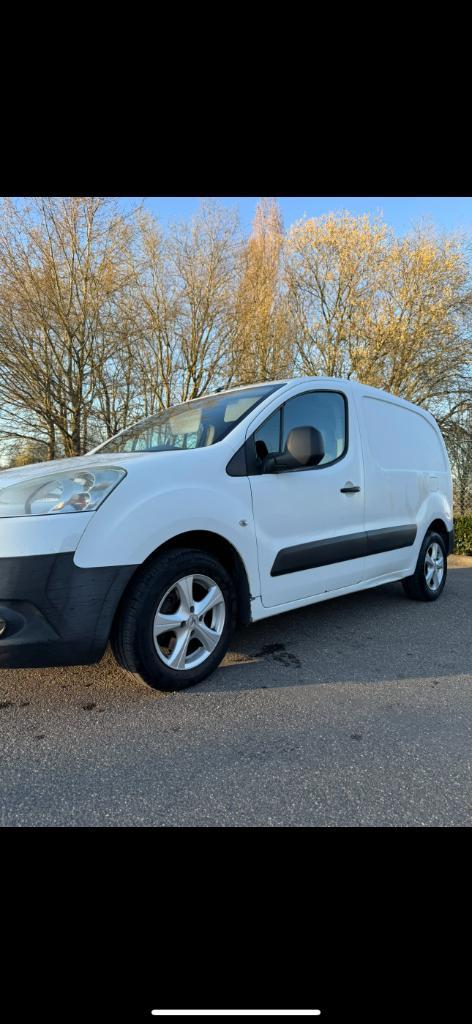Peugeot partner 1.6hdi prête à immatriculer, Auto's, Peugeot, Particulier, Partner, ABS, Airbags, Airconditioning, Boordcomputer