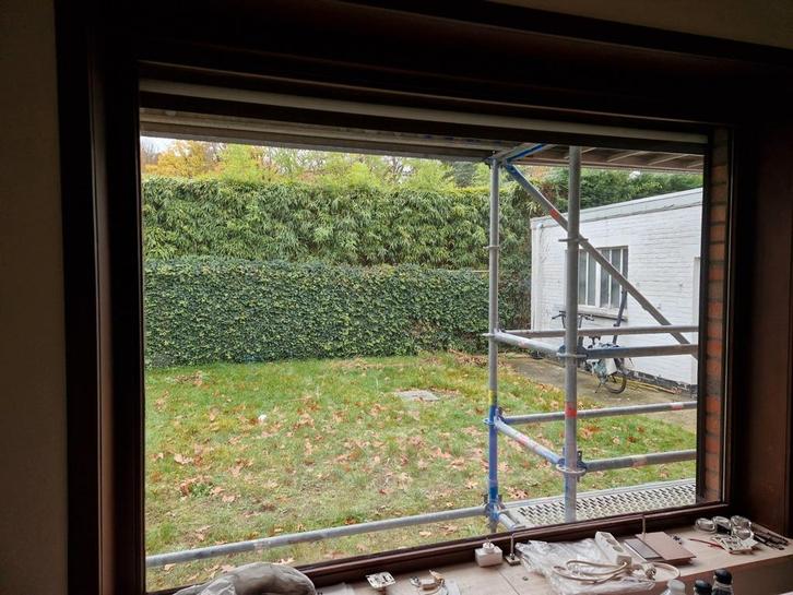 Ramen met schrijnwerk in hout, en rolluik, Doe-het-zelf en Bouw, Glas en Ramen, Gebruikt, Ophalen