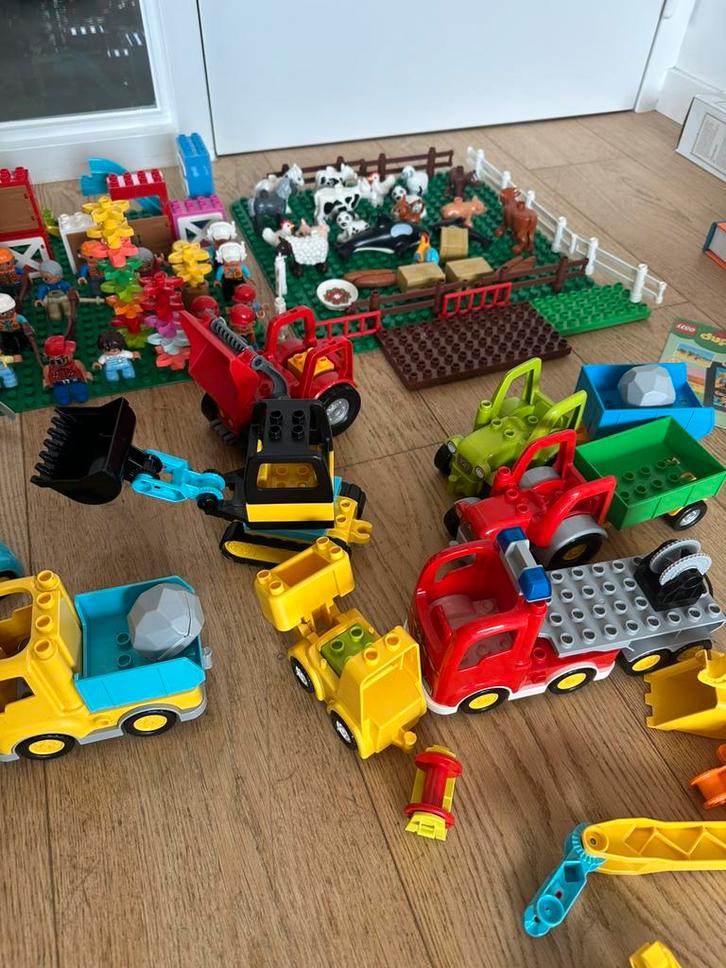 Duplo set met boerderij, brandweer, tractor, Toolo, Kinderen en Baby's, Speelgoed | Bouwstenen, Zo goed als nieuw, Ophalen
