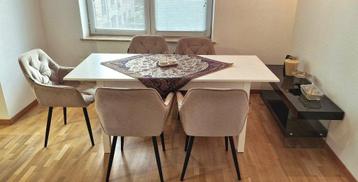 Table à manger pour 6 personnes beschikbaar voor biedingen