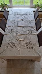 Geborduurd tafelkleed 2,60m x 1, 65m + 12 servetten, Ophalen of Verzenden, Zo goed als nieuw