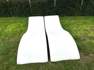 2 design ligbedden beschikbaar voor biedingen