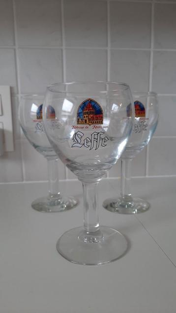 3 leffe bierglazen in nieuwstaat beschikbaar voor biedingen