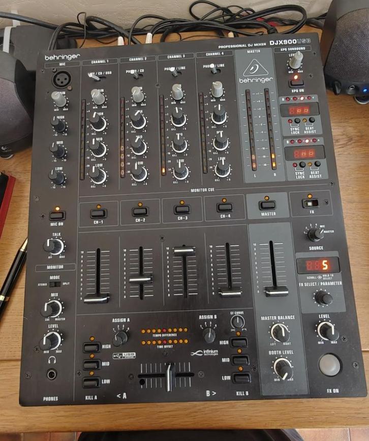 Behringer DJX900 USB Opknapper of voor reserveonderdelen, Muziek en Instrumenten, Mengpanelen, Gebruikt, Minder dan 5 kanalen