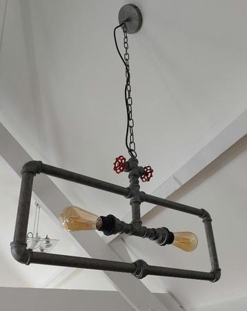 Industriele hanglamp en tafellamp beschikbaar voor biedingen