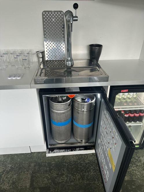 bier tapkast met dubbele biervaten en spoelbak, Zakelijke goederen, Horeca | Keukenapparatuur, Overige typen, Gebruikt, Ophalen