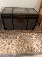 Coffre ancien gris, Huis en Inrichting, Woonaccessoires | Kisten, Ophalen, Gebruikt