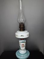 Antieke petroleumlamp in opalineglas ca 1870, Antiek en Kunst, Antiek | Verlichting, Ophalen of Verzenden