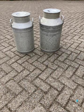Mooie oude aluminium melkkannen ,melkbussen in topstaat beschikbaar voor biedingen