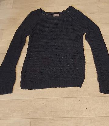 Trui met 'visnetgaatjes' maatje 36 beschikbaar voor biedingen