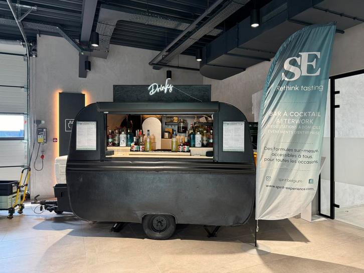 Caravane vintage aménagée cocktail truck, Caravanes & Camping, Caravanes, Particulier, 500 - 750 kg, 4 à 5 mètres, Coffre-fort